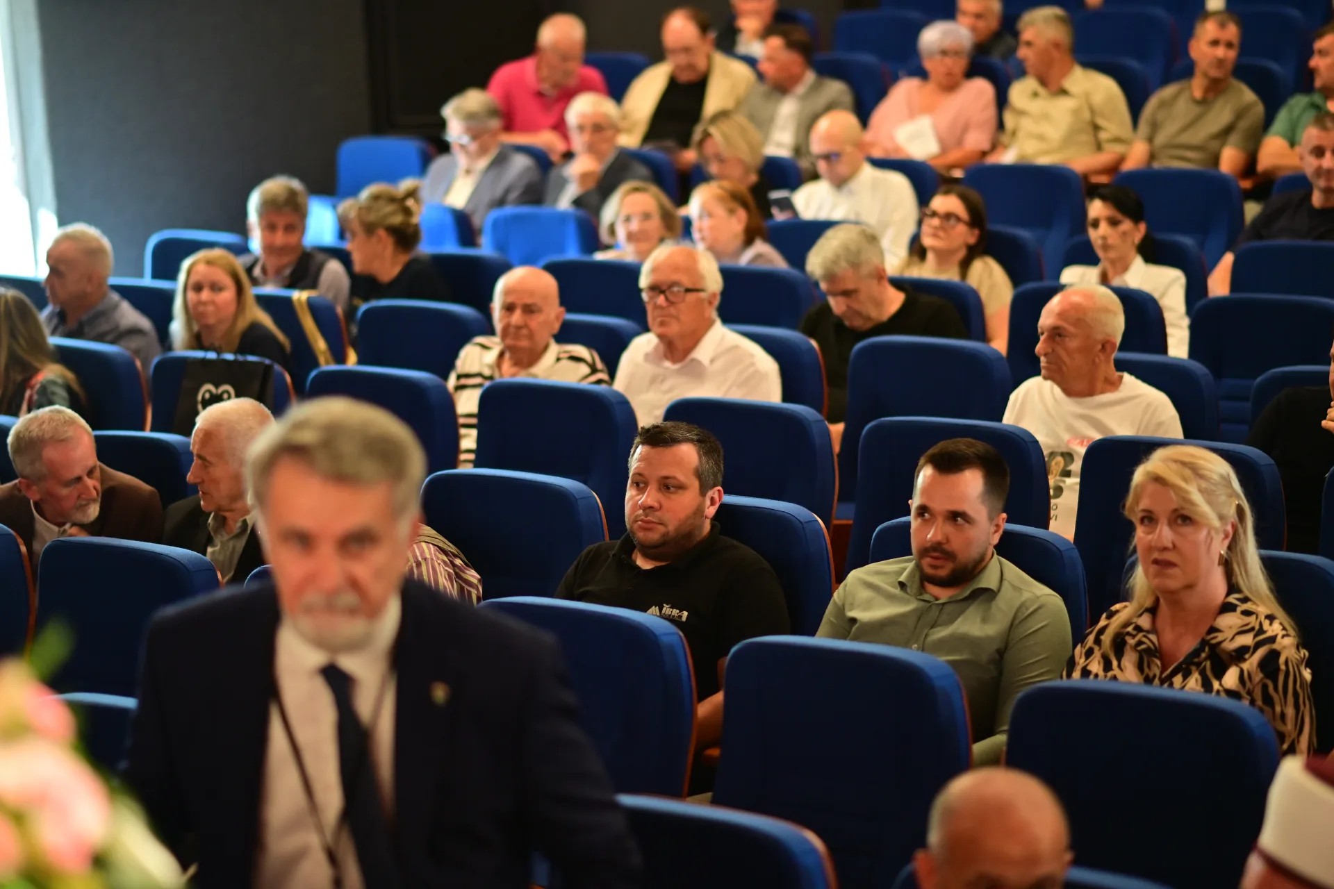 Galerija novosti Održana svečana akademija povodom 20 godina NHU “Oslonac” Tešanj