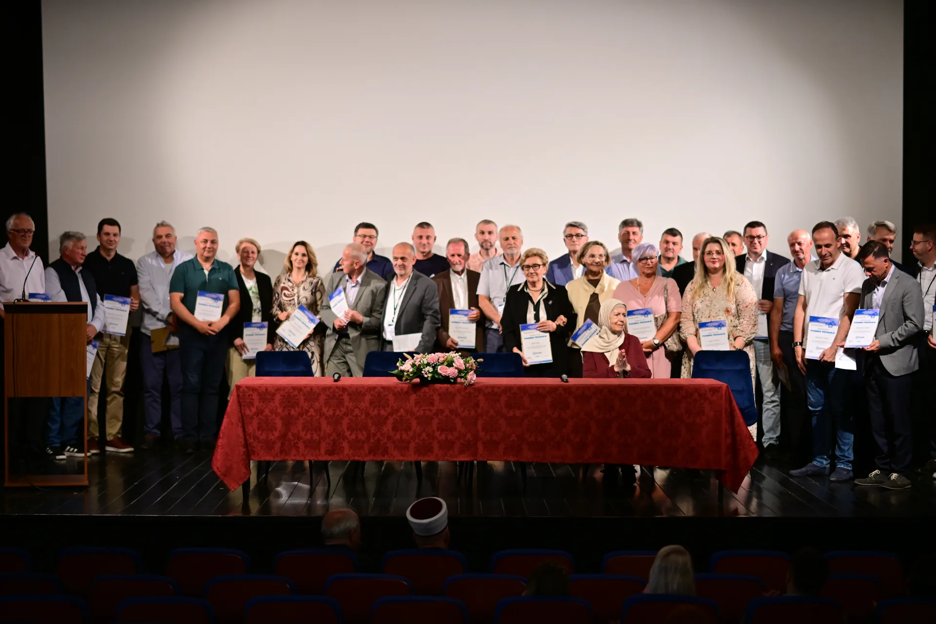 Galerija novosti Održana svečana akademija povodom 20 godina NHU “Oslonac” Tešanj